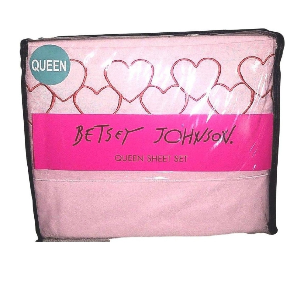 Betsey Johnson Queen Sheet Set Pink Hearts
